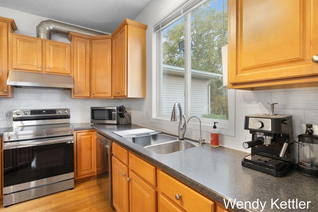 5656 Highbury Drive SE, Ada, MI 49301
