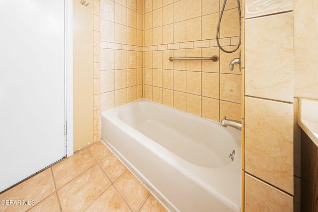 5656 Kensington Circle, El Paso, TX 79924