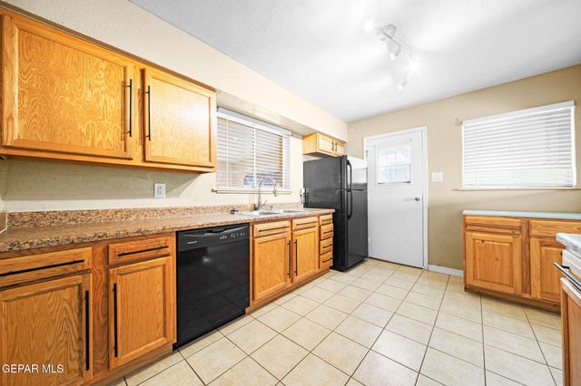 5656 Kensington Circle, El Paso, TX 79924