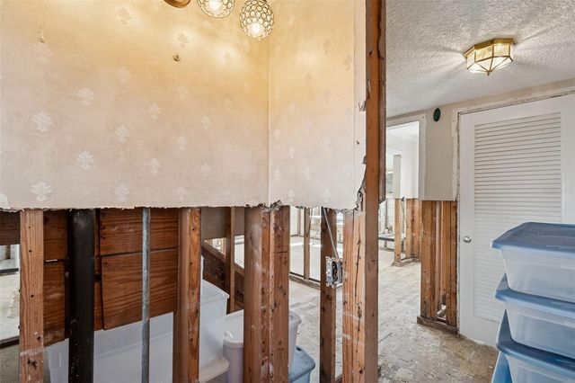 19 SANDPIPER ROAD, Tampa, FL 33609