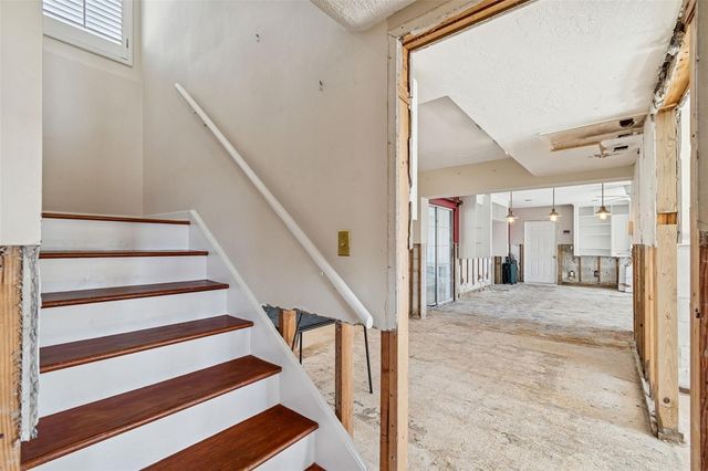 19 SANDPIPER ROAD, Tampa, FL 33609