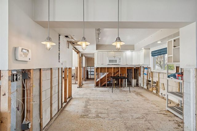 19 SANDPIPER ROAD, Tampa, FL 33609