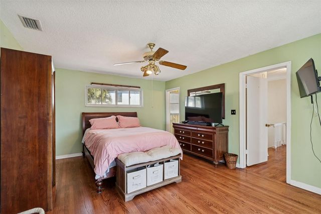 19 SANDPIPER ROAD, Tampa, FL 33609