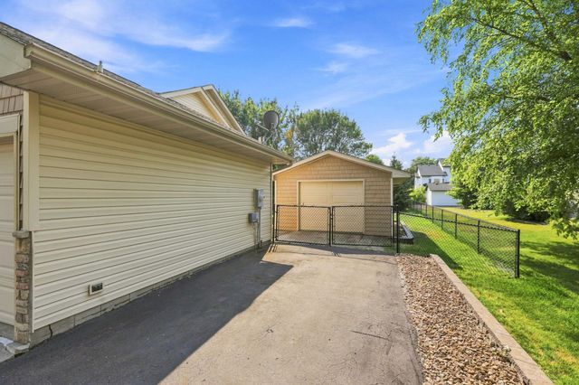 13525 Oakwood Drive, Rogers, MN 55374