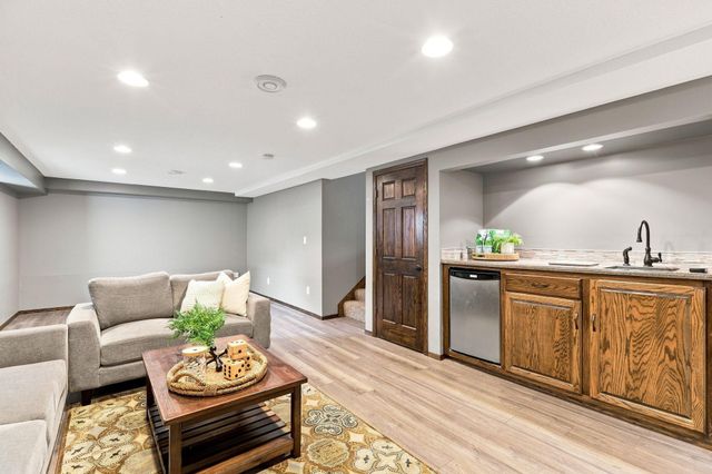 13525 Oakwood Drive, Rogers, MN 55374