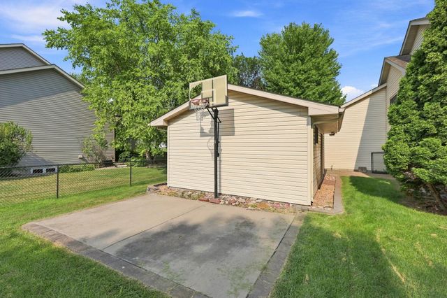 13525 Oakwood Drive, Rogers, MN 55374