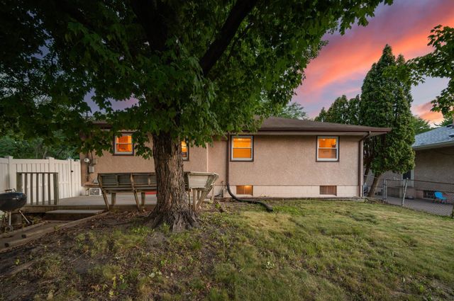 1535 Mclean Avenue, Saint Paul, MN 55106
