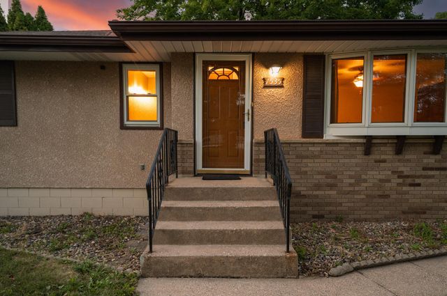 1535 Mclean Avenue, Saint Paul, MN 55106