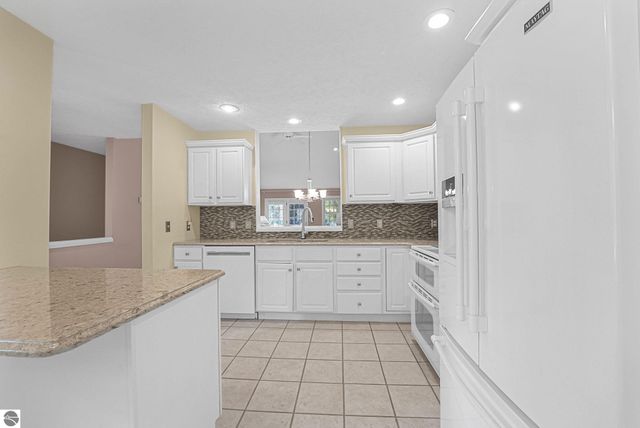 2854 E Crown Drive, Traverse City, MI 49685