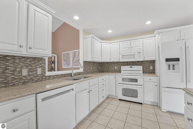 2854 E Crown Drive, Traverse City, MI 49685