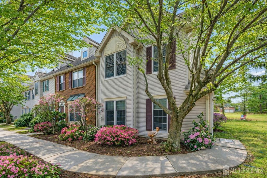 25 Colleen Court, South Brunswick, NJ 08824