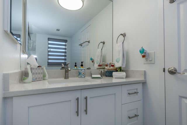 3951 Via Poinciana 214, Lake Worth, FL 33467