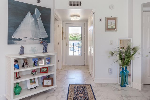 3951 Via Poinciana 214, Lake Worth, FL 33467