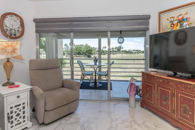 3951 Via Poinciana 214, Lake Worth, FL 33467