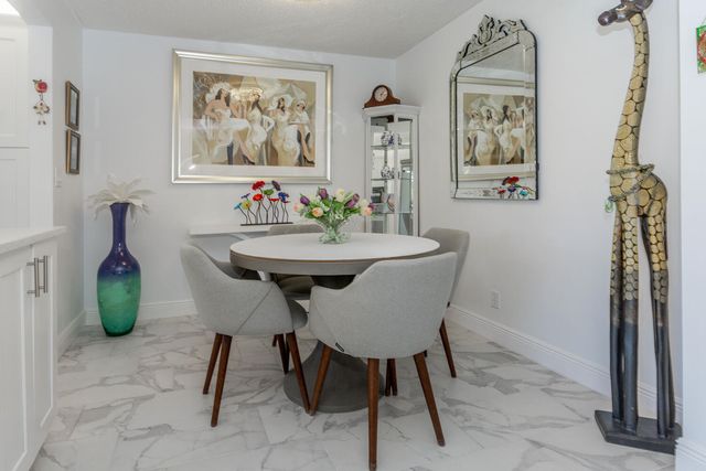 3951 Via Poinciana 214, Lake Worth, FL 33467
