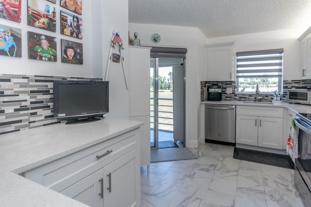 3951 Via Poinciana 214, Lake Worth, FL 33467