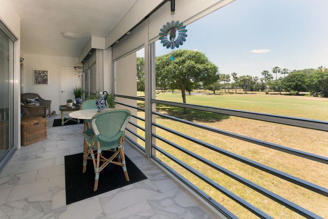 3951 Via Poinciana 214, Lake Worth, FL 33467