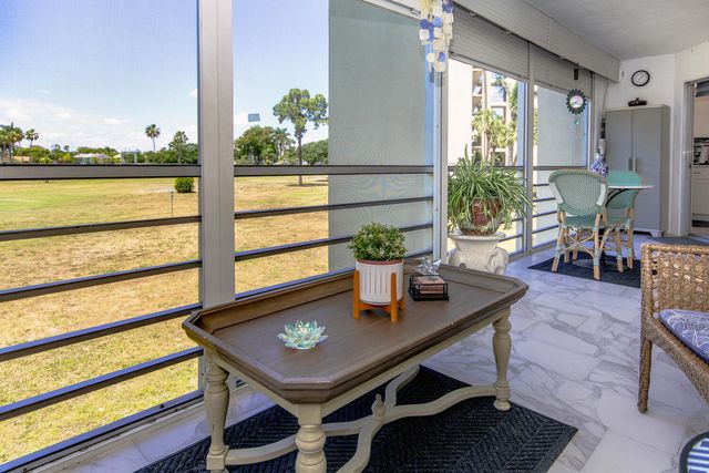 3951 Via Poinciana 214, Lake Worth, FL 33467