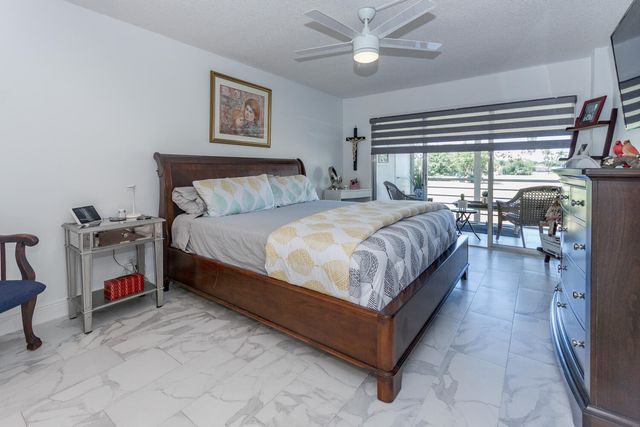 3951 Via Poinciana 214, Lake Worth, FL 33467