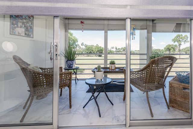 3951 Via Poinciana 214, Lake Worth, FL 33467