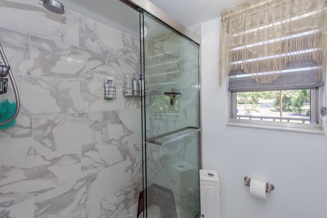 3951 Via Poinciana 214, Lake Worth, FL 33467