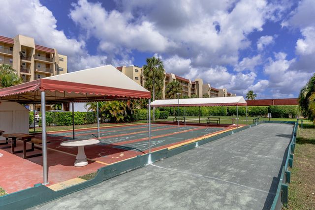 3951 Via Poinciana 214, Lake Worth, FL 33467