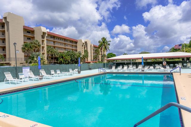 3951 Via Poinciana 214, Lake Worth, FL 33467