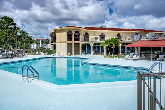 3951 Via Poinciana 214, Lake Worth, FL 33467
