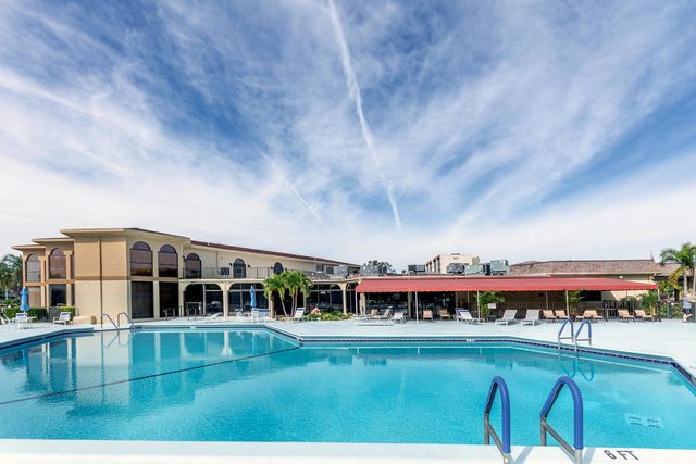 3951 Via Poinciana 214, Lake Worth, FL 33467