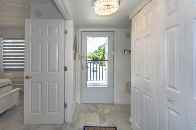 3951 Via Poinciana 214, Lake Worth, FL 33467