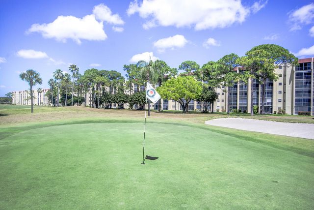 3951 Via Poinciana 214, Lake Worth, FL 33467