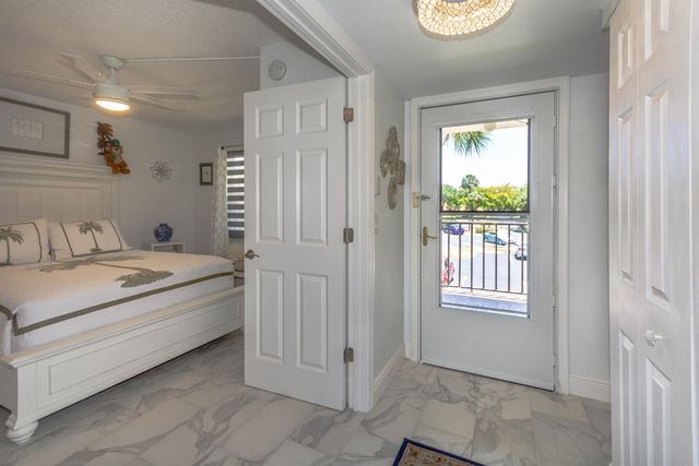 3951 Via Poinciana 214, Lake Worth, FL 33467
