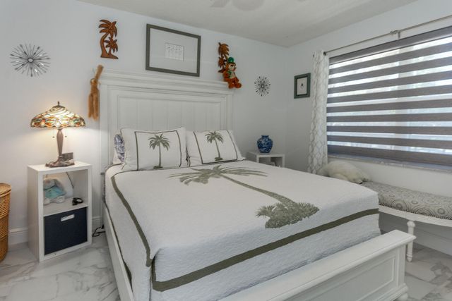 3951 Via Poinciana 214, Lake Worth, FL 33467