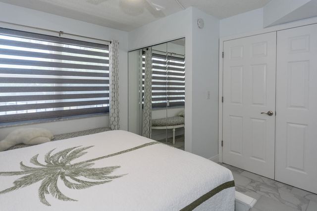 3951 Via Poinciana 214, Lake Worth, FL 33467