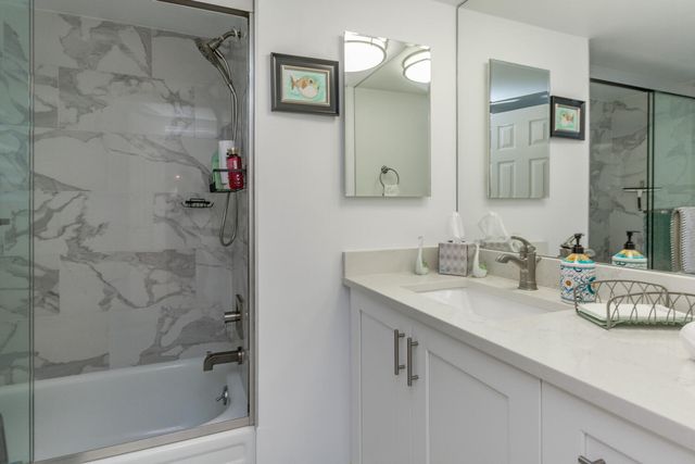3951 Via Poinciana 214, Lake Worth, FL 33467