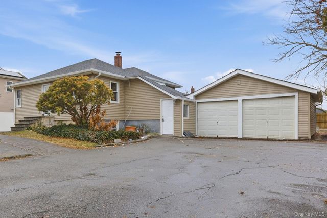 633 7th Street, West Babylon, NY 11704