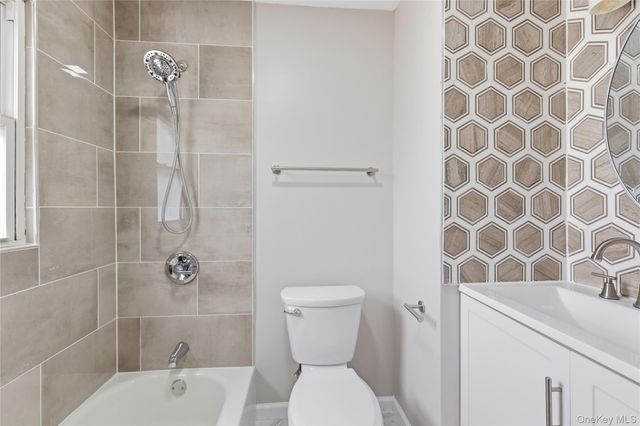 633 7th Street, West Babylon, NY 11704