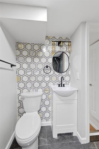 633 7th Street, West Babylon, NY 11704