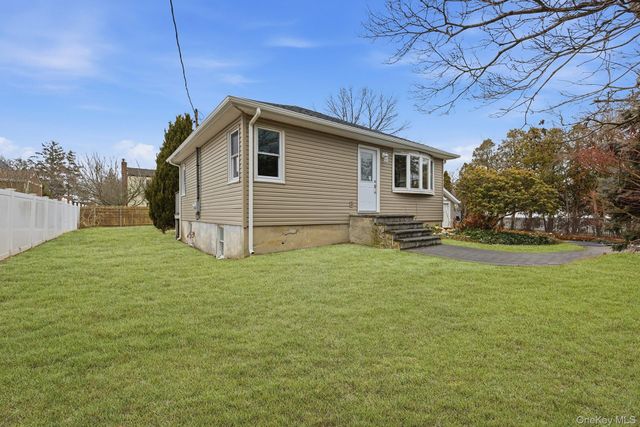 633 7th Street, West Babylon, NY 11704