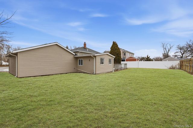 633 7th Street, West Babylon, NY 11704