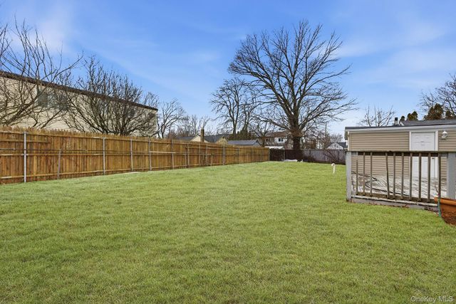 633 7th Street, West Babylon, NY 11704