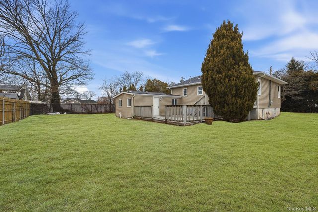 633 7th Street, West Babylon, NY 11704