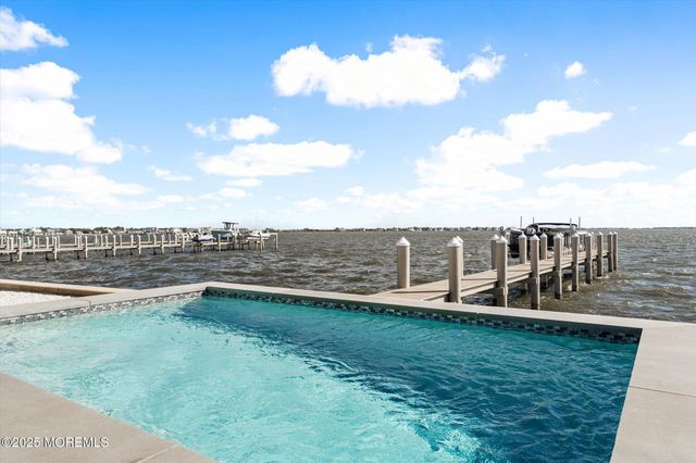 673 Bayview Drive, Toms River, NJ 08753