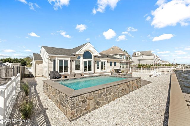 673 Bayview Drive, Toms River, NJ 08753