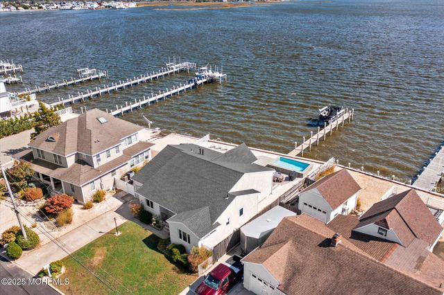 673 Bayview Drive, Toms River, NJ 08753