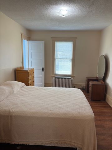 401 10th Street, Dewitt, IA 52742