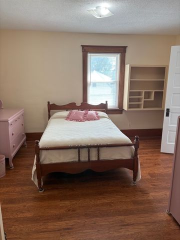 401 10th Street, Dewitt, IA 52742