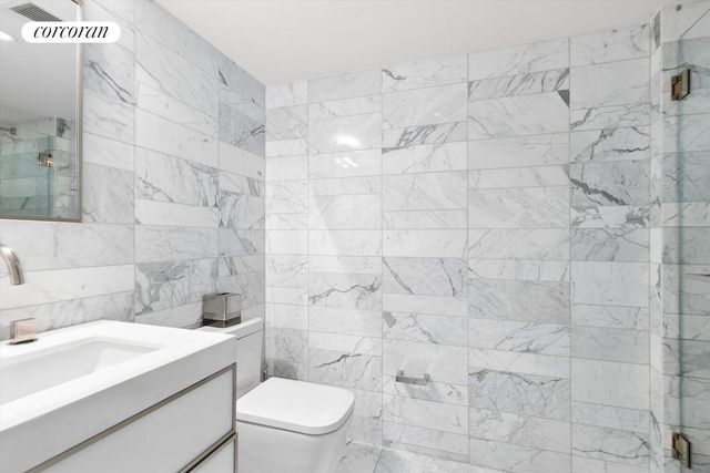 135 W 52nd St Apt 30B, New York City, NY 10019