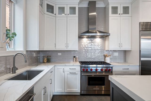 2649 N Racine Avenue 3N, Chicago, IL 60614