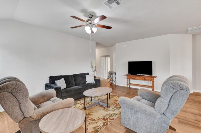 909 Davy Street, Brenham, TX 77833